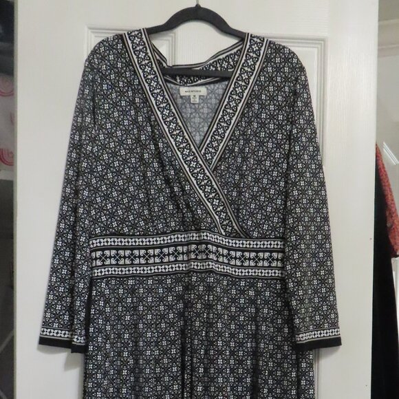 Max Studio Black and White Print Wrap Dress - Picture 1 of 4